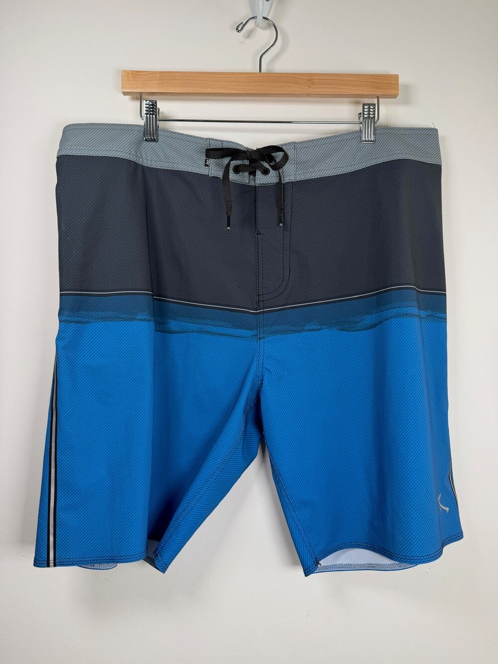 Lost Board Shorts Blue Gray Striped Surf Swim Trunks Zip Pocket Sz 38 Waist